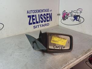 Używane Lusterko zewnetrzne prawe Opel Kadett E (33/34/43/44) 1.4 i L,LS,GL Cena na żądanie oferowane przez Zelissen V.O.F. autodemontage