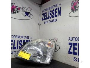 Używane Reflektor lewy Kia Picanto (BA) 1.0 12V Cena € 31,50 Procedura marży oferowane przez Zelissen V.O.F. autodemontage