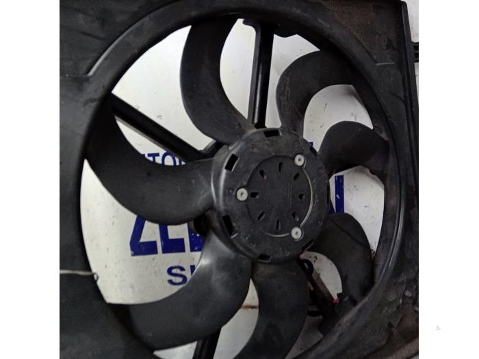 Cooling fans from a Volkswagen Polo V (6R) 1.2 TDI 12V BlueMotion 2011