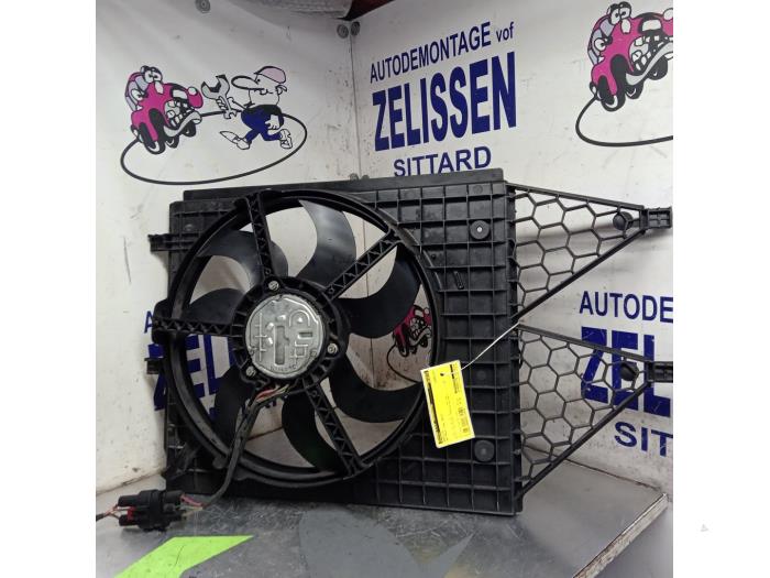 Cooling fans from a Volkswagen Polo V (6R) 1.2 TDI 12V BlueMotion 2011