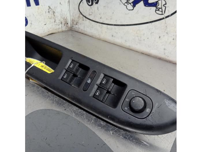 Commutateur vitre électrique d'un Kia Picanto (TA) 1.0 12V 2015