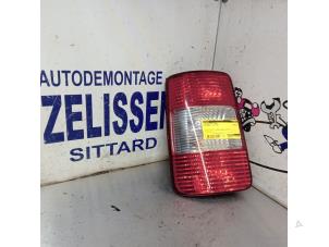 Usados Luz trasera izquierda Volkswagen Caddy III (2KA,2KH,2CA,2CH) 2.0 SDI Precio € 31,50 Norma de margen ofrecido por Zelissen V.O.F. autodemontage