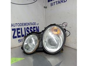 Używane Reflektor lewy Mercedes CLK (W208) 2.0 200 16V Cena € 89,25 Procedura marży oferowane przez Zelissen V.O.F. autodemontage
