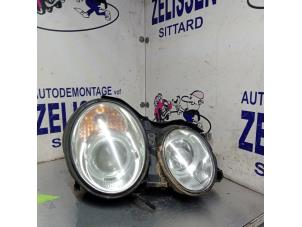 Used Headlight, right Mercedes CLK (W208) 2.0 200 16V Price € 89,25 Margin scheme offered by Zelissen V.O.F. autodemontage