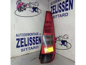 Usados Luz trasera derecha Ford Fiesta 5 (JD/JH) 1.4 16V Precio € 26,25 Norma de margen ofrecido por Zelissen V.O.F. autodemontage