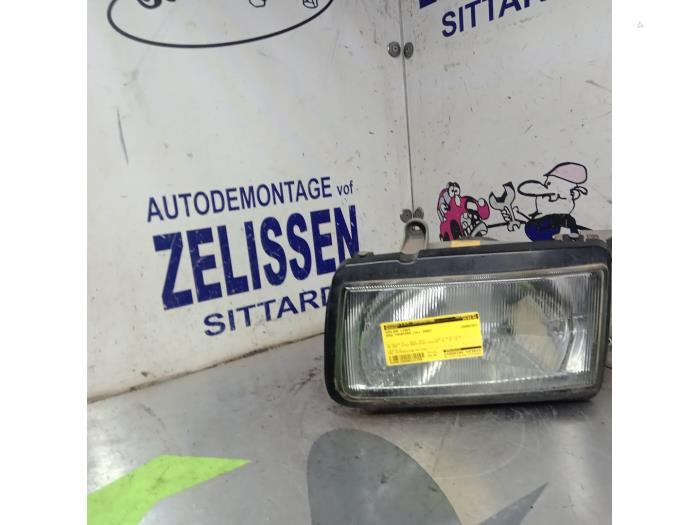Używane Reflektor lewy Opel Frontera (6B) 2.2i 16V Cena € 68,25 Procedura marży oferowane przez Zelissen V.O.F. autodemontage