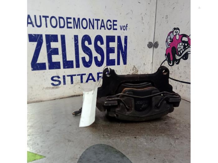 Etrier de frein (pince) avant gauche d'un Volkswagen Scirocco (137/13AD) 1.4 TSI 160 16V 2009