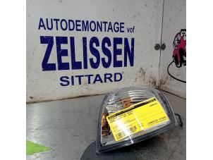 Usagé Clignotant verre droit Mazda Demio (DW) 1.5 16V Prix € 10,50 Règlement à la marge proposé par Zelissen V.O.F. autodemontage