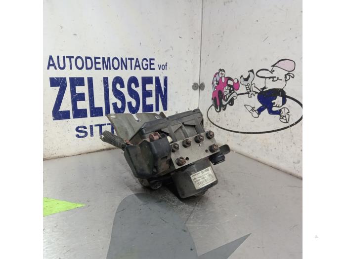 Usagé Bloc ABS Volvo XC70 (SZ) XC70 2.4 T 20V Prix € 131,25 Règlement à la marge proposé par Zelissen V.O.F. autodemontage