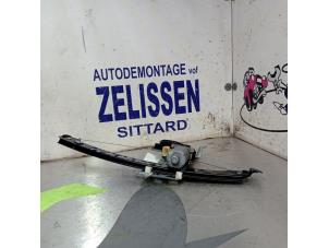 Usagé Mécanique vitre 4portes arrière droite Volvo XC70 (SZ) XC70 2.4 T 20V Prix € 52,50 Règlement à la marge proposé par Zelissen V.O.F. autodemontage