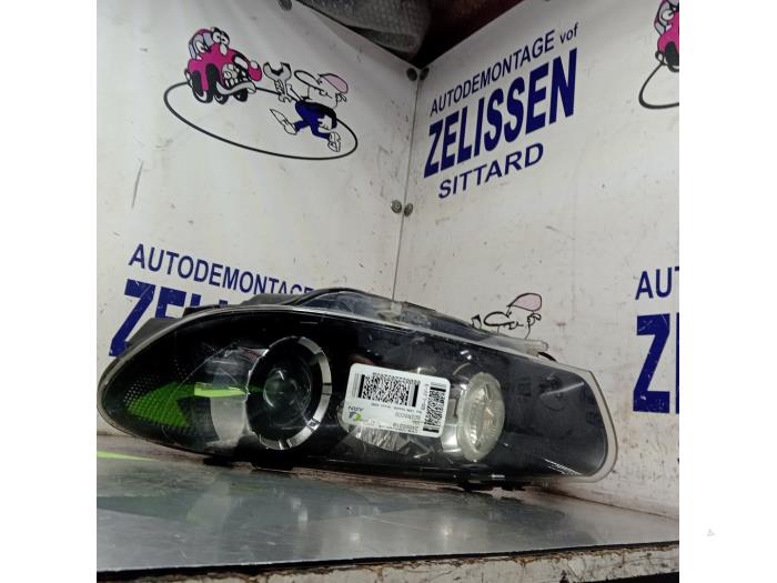 Używane Reflektor lewy Volkswagen Scirocco (137/13AD) 1.4 TSI 160 16V Cena € 393,75 Procedura marży oferowane przez Zelissen V.O.F. autodemontage