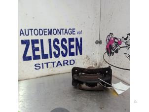 Used Rear brake calliper, left Opel Frontera (6B) 2.2i 16V Price € 31,50 Margin scheme offered by Zelissen V.O.F. autodemontage