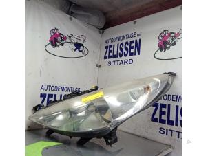 Używane Reflektor lewy Peugeot 207/207+ (WA/WC/WM) 1.4 Cena € 47,25 Procedura marży oferowane przez Zelissen V.O.F. autodemontage