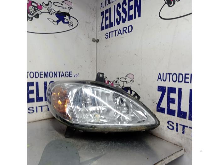 Używane Reflektor prawy Mercedes Vito (639.6) 2.2 109 CDI 16V Cena € 89,25 Procedura marży oferowane przez Zelissen V.O.F. autodemontage