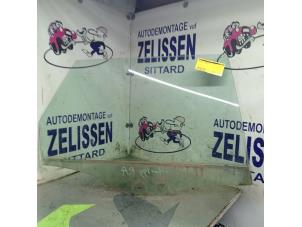 Używane Szyba drzwi prawych tylnych wersja 4-drzwiowa Audi A6 Avant (C6) 2.0 TDI 16V Cena € 42,00 Procedura marży oferowane przez Zelissen V.O.F. autodemontage