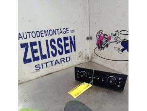 Usados Panel de control de calefacción BMW 1 serie (E87/87N) 118i 16V Precio € 131,25 Norma de margen ofrecido por Zelissen V.O.F. autodemontage