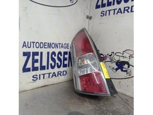 Usagé Feu arrière gauche Daihatsu Sirion 2 (M3) 1.3 16V DVVT Prix € 31,50 Règlement à la marge proposé par Zelissen V.O.F. autodemontage