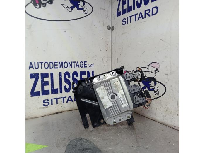 Used Engine management computer Renault Scénic II (JM) 1.6 16V Price € 99,75 Margin scheme offered by Zelissen V.O.F. autodemontage