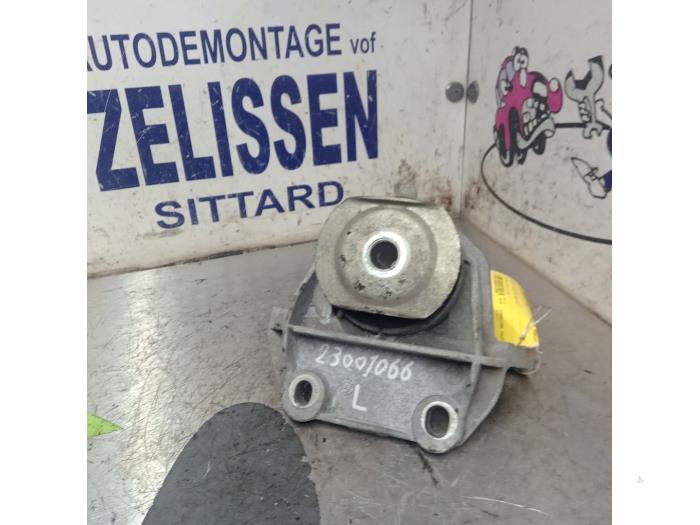 Used Engine mount Volvo V50 (MW) 1.8 16V Price € 31,50 Margin scheme offered by Zelissen V.O.F. autodemontage