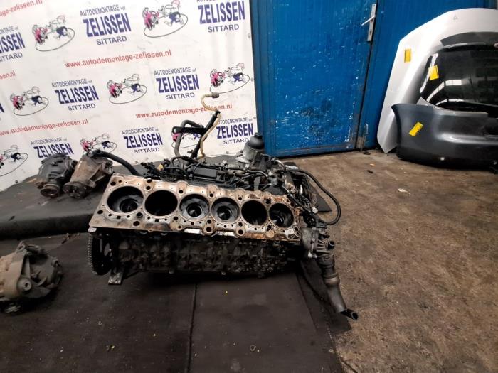 Used Engine crankcase BMW 7 serie (E65/E66/E67) 730d 24V Price on request offered by Zelissen V.O.F. autodemontage