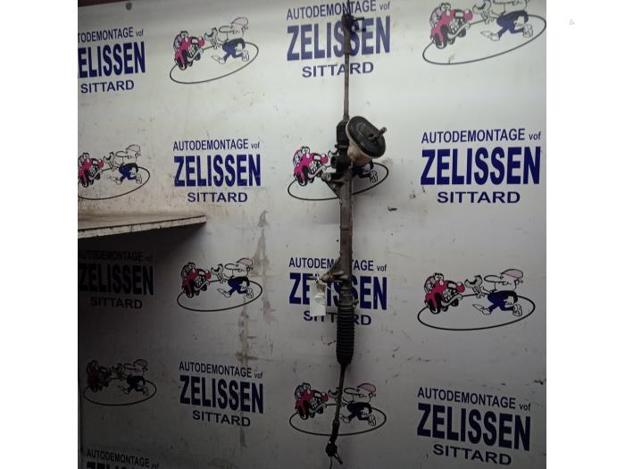Begagnade Styrbox Renault Clio III (BR/CR) 1.6 16V Pris € 152,25 Marginaltabell erbjuds av Zelissen V.O.F. autodemontage