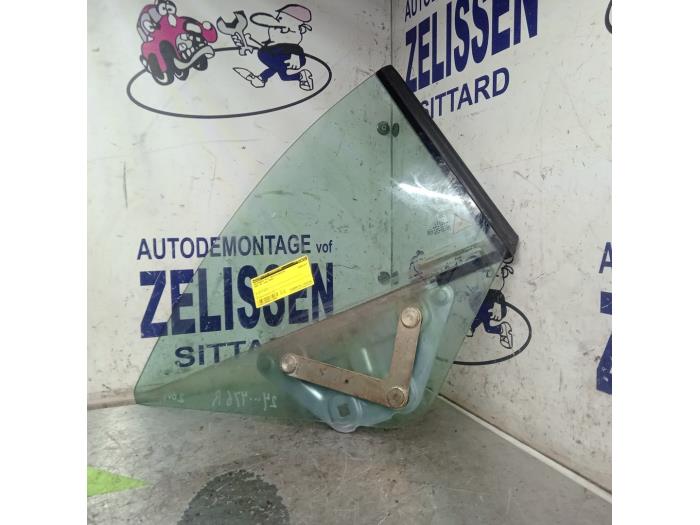 Usados Ventanilla triangular derecha detrás Audi A4 Cabriolet (B6) 3.0 V6 30V Quattro Precio € 52,50 Norma de margen ofrecido por Zelissen V.O.F. autodemontage