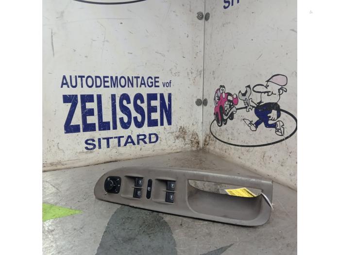 Usados Interruptor de ventanilla eléctrica Volkswagen Passat Variant (3C5) 2.0 FSI 16V Precio € 26,25 Norma de margen ofrecido por Zelissen V.O.F. autodemontage