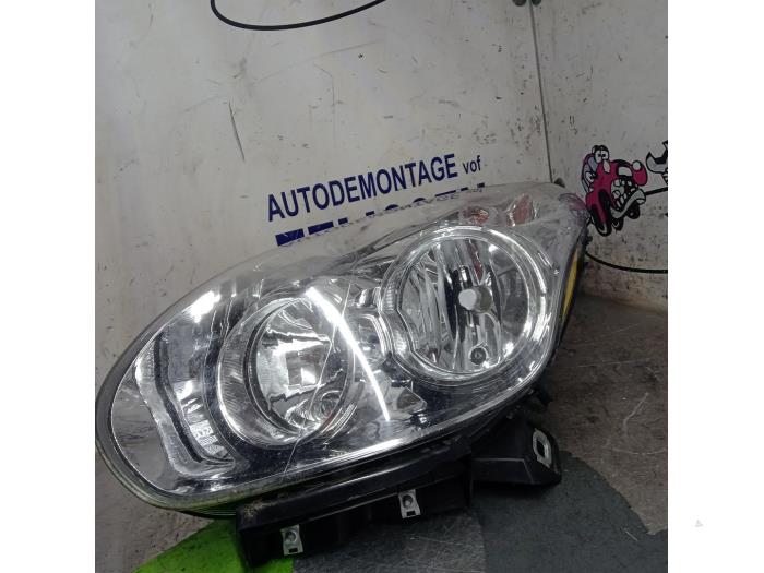 Używane Reflektor prawy Fiat Doblo Cargo (263) 1.3 MJ 16V DPF Euro 5 Cena € 94,50 Procedura marży oferowane przez Zelissen V.O.F. autodemontage