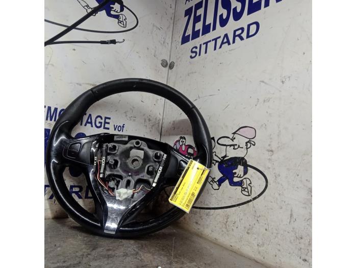 Używane Kierownica Renault Clio IV Estate/Grandtour (7R) 1.5 Energy dCi 90 FAP Cena € 99,75 Procedura marży oferowane przez Zelissen V.O.F. autodemontage