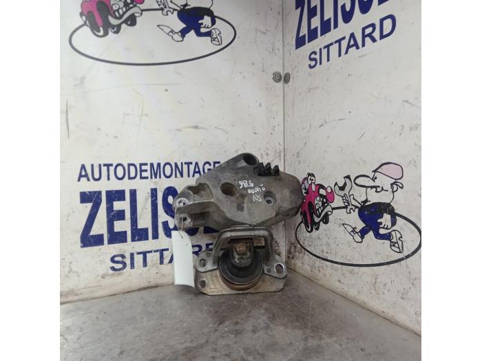 Used Engine mount Renault Trafic New (FL) 1.9 dCi 82 16V Price € 52,50 Margin scheme offered by Zelissen V.O.F. autodemontage