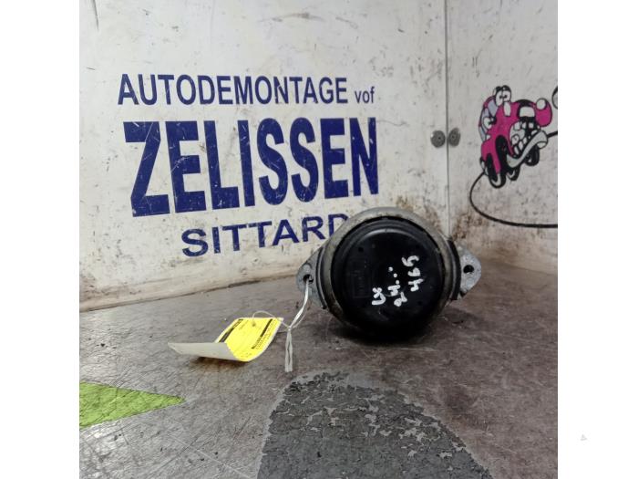 Used Engine mount BMW 3 serie Touring (E91) 320i 16V Price € 31,50 Margin scheme offered by Zelissen V.O.F. autodemontage