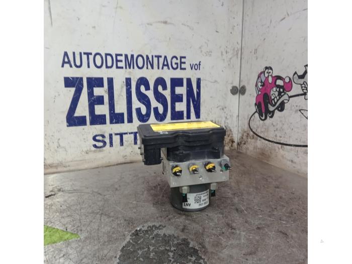 Begagnade ABS-pump Chevrolet Aveo (300) 1.3 D 16V Pris € 131,25 Marginaltabell erbjuds av Zelissen V.O.F. autodemontage