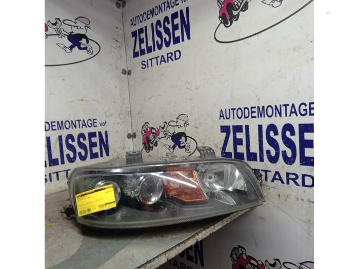 Używane Reflektor prawy Fiat Punto II (188) 1.2 60 S Cena € 36,75 Procedura marży oferowane przez Zelissen V.O.F. autodemontage