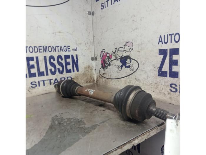Gebrauchte Antriebswelle links vorne Peugeot 308 (4A/C) 1.6 VTI 16V Preis € 42,00 Margenregelung angeboten von Zelissen V.O.F. autodemontage