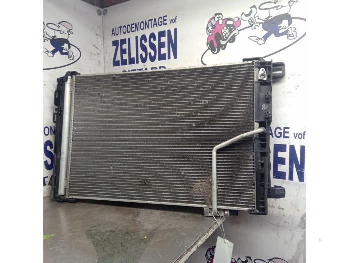 Usagé Radiateur Mercedes E Estate (S212) E-200 CDI 16V BlueEfficiency,BlueTEC Prix € 120,75 Règlement à la marge proposé par Zelissen V.O.F. autodemontage