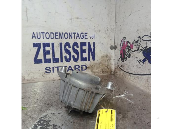 Used Engine mount Mercedes E Estate (S212) E-200 CDI 16V BlueEfficiency,BlueTEC Price € 36,75 Margin scheme offered by Zelissen V.O.F. autodemontage