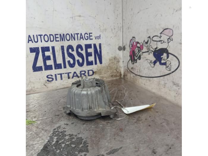 Used Engine mount Mercedes E Estate (S212) E-200 CDI 16V BlueEfficiency,BlueTEC Price € 36,75 Margin scheme offered by Zelissen V.O.F. autodemontage