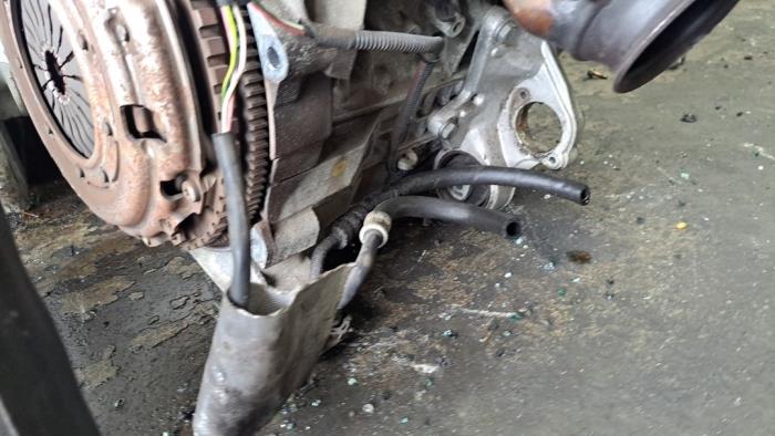 Motor van een Peugeot 206 CC (2D) 2.0 16V 2001