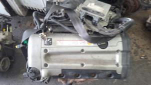 Motor van een Peugeot 206 CC (2D) 2.0 16V 2001