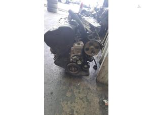 Motor van een Peugeot 206 CC (2D) 2.0 16V 2001