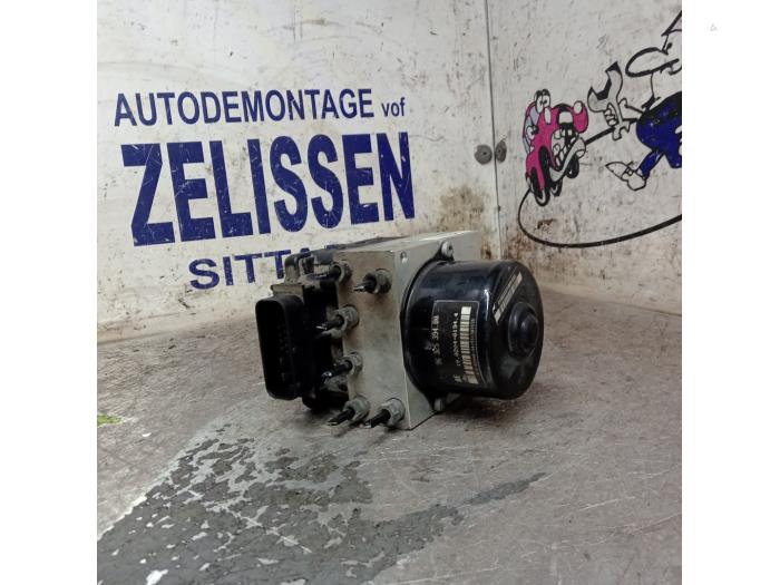 Begagnade ABS-pump Peugeot 206 CC (2D) 2.0 16V Pris € 31,50 Marginaltabell erbjuds av Zelissen V.O.F. autodemontage