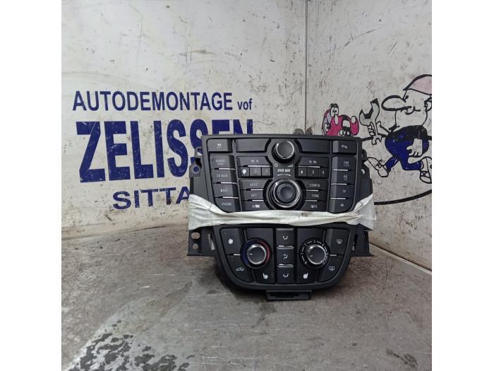 Używane Radioodtwarzacz CD Opel Astra J Sports Tourer (PD8/PE8/PF8) 1.4 16V ecoFLEX Cena € 236,25 Procedura marży oferowane przez Zelissen V.O.F. autodemontage