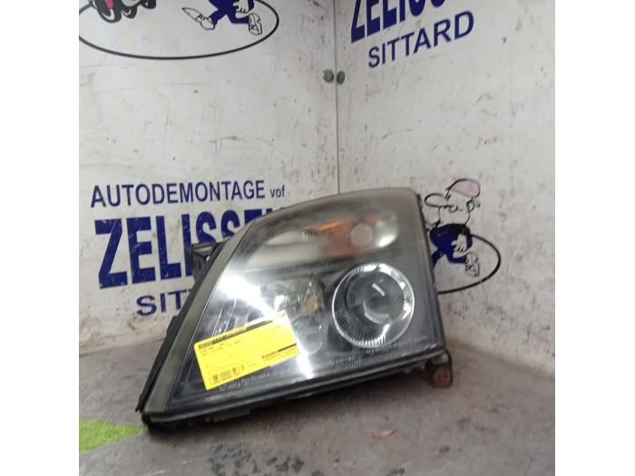 Używane Reflektor lewy Opel Vectra C GTS 1.8 16V Cena € 52,50 Procedura marży oferowane przez Zelissen V.O.F. autodemontage