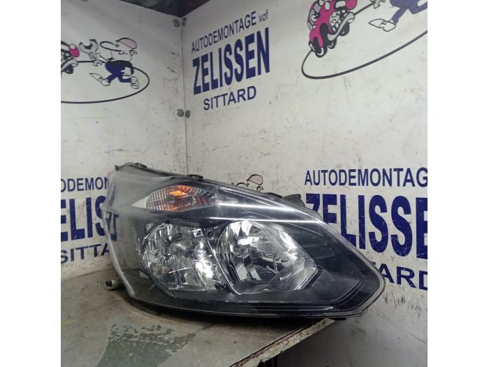 Używane Reflektor prawy Ford Transit Custom 2.0 TDCi 16V Eco Blue 105 Cena € 236,25 Procedura marży oferowane przez Zelissen V.O.F. autodemontage