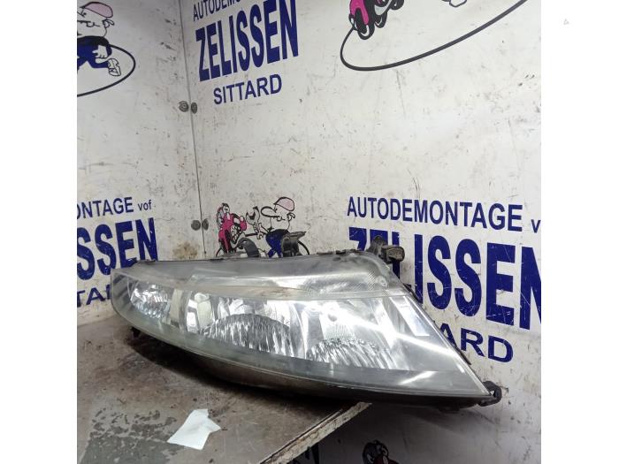 Używane Reflektor prawy Honda Civic (FK/FN) 1.4i Type S 16V Cena € 131,25 Procedura marży oferowane przez Zelissen V.O.F. autodemontage