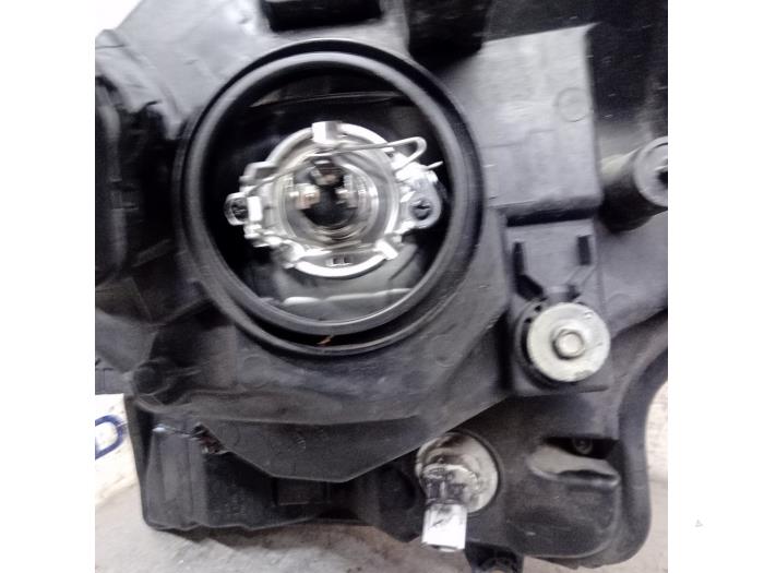 Phare avant Renault Kangoo Express 1 1.2 58 CV Essence 43 KW 1997 - 2026 D7F 744 | prix dans AUTODOC