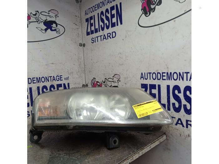 Używane Reflektor prawy Audi A6 Avant (C6) 2.4 V6 24V Cena € 141,75 Procedura marży oferowane przez Zelissen V.O.F. autodemontage