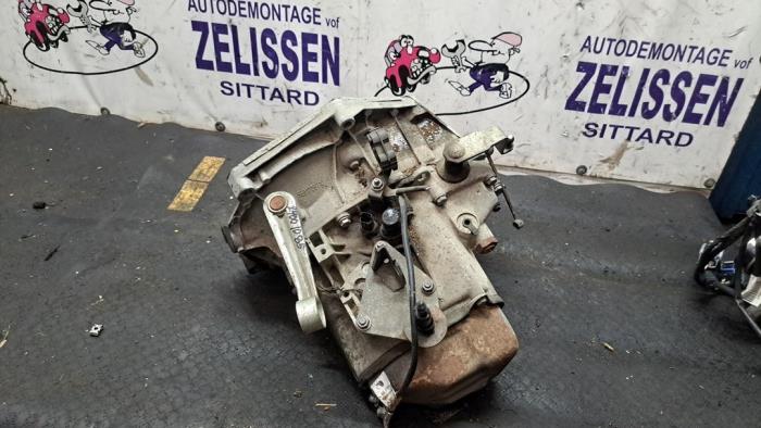 Gebrauchte Getriebe Peugeot 206+ (2L/M) 1.1 XR,XS Preis € 288,75 Margenregelung angeboten von Zelissen V.O.F. autodemontage