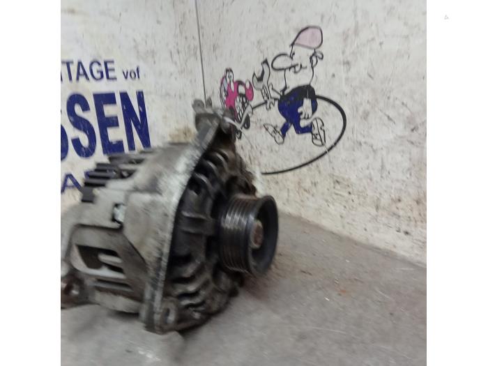 Dynamo van een Audi A6 Avant (C5) 2.4 V6 30V 2004