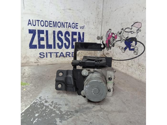 Begagnade ABS-pump Nissan Qashqai (J10) 2.0 16V Pris € 257,25 Marginaltabell erbjuds av Zelissen V.O.F. autodemontage